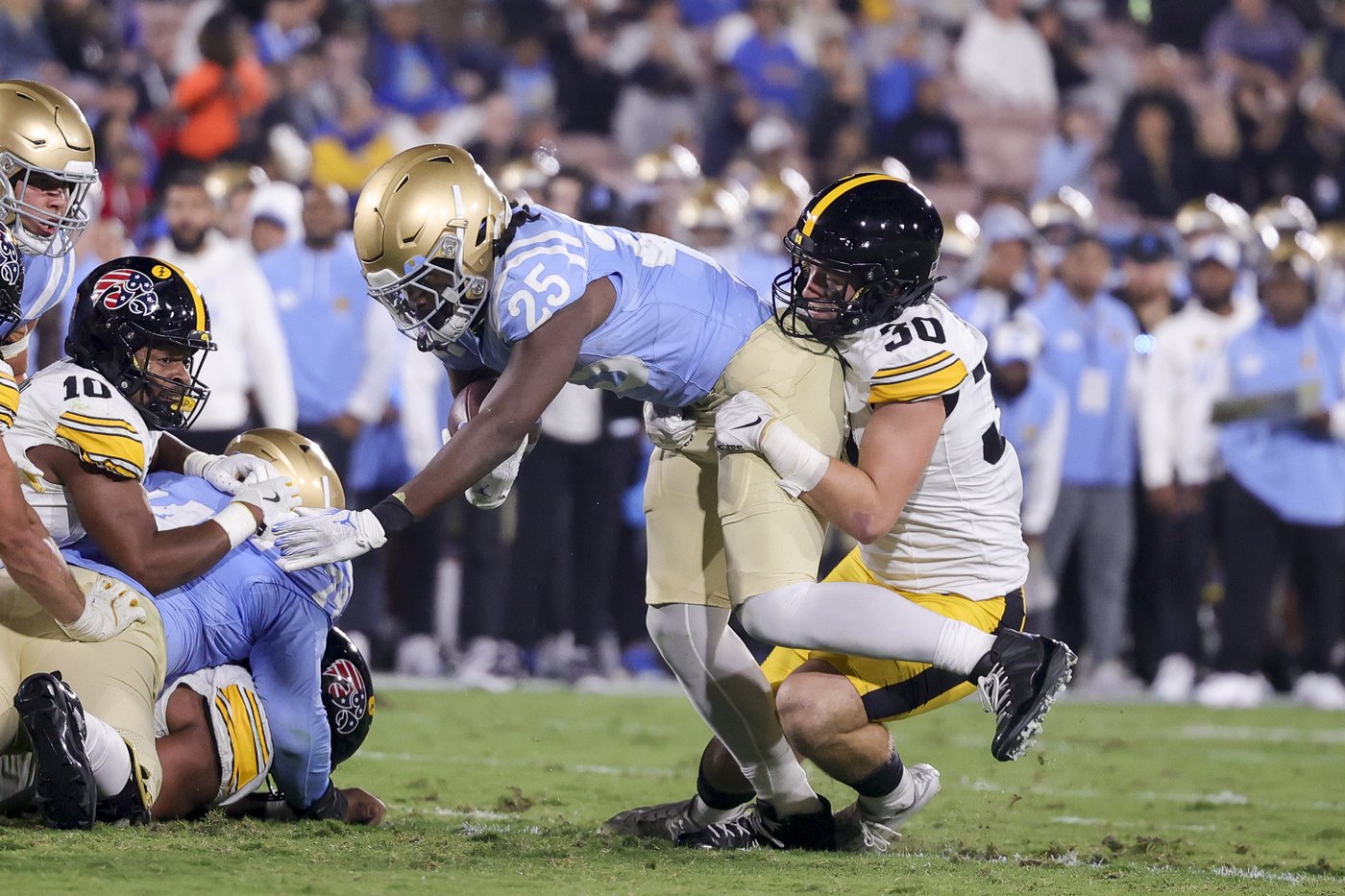 UCLA is riding a revived rush offense during a three-game winning streak | iNFOnews.ca