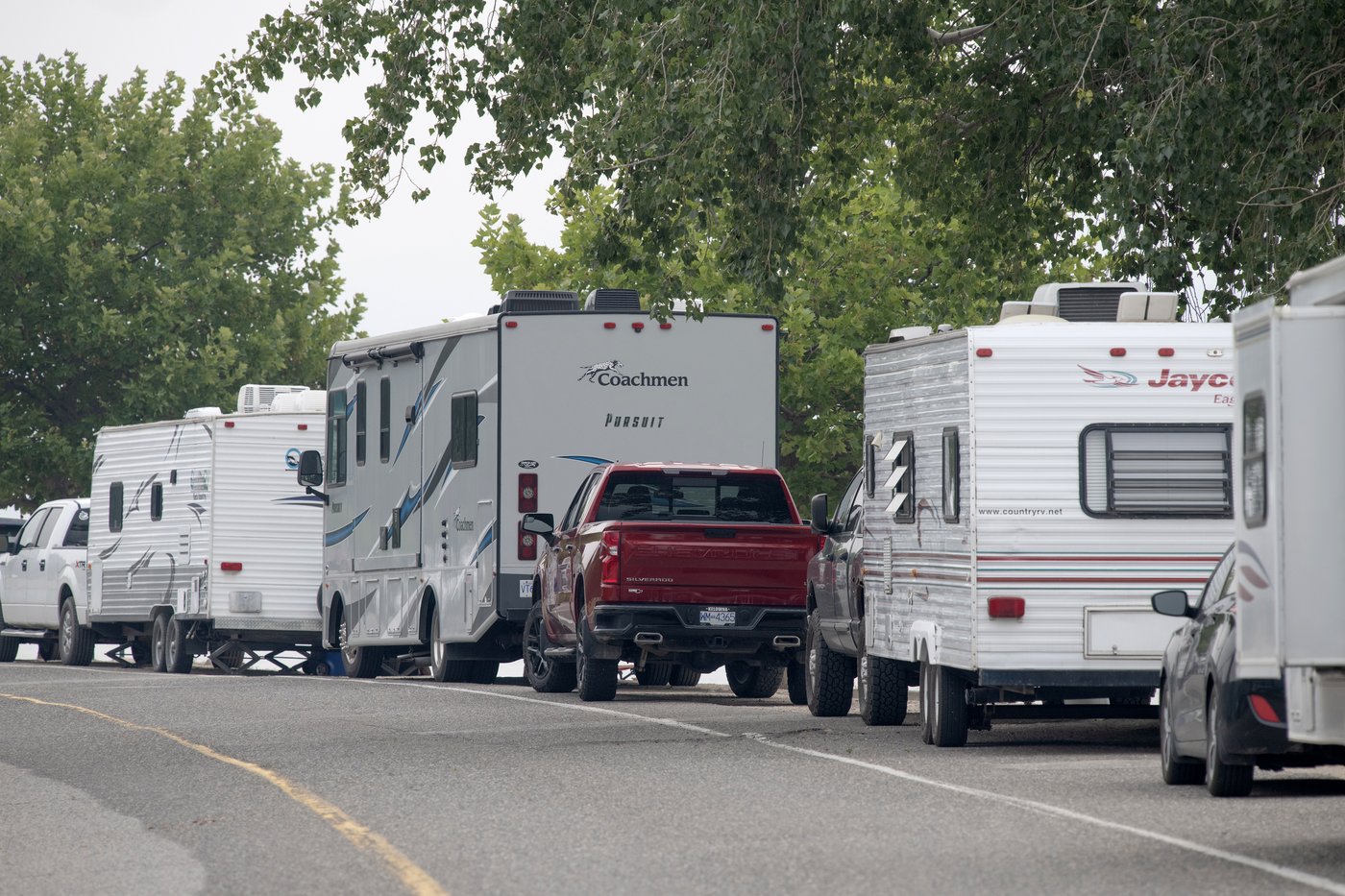 'Like doomsday': Thousands flee explosive B.C. wildfire as RCMP report possible death | iNFOnews.ca