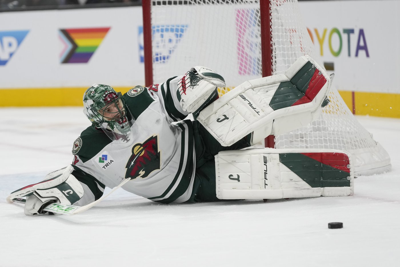 Marc-Andre Fleury makes 36 saves as the short-handed Wild beat the Sharks 3-1 | iNFOnews.ca