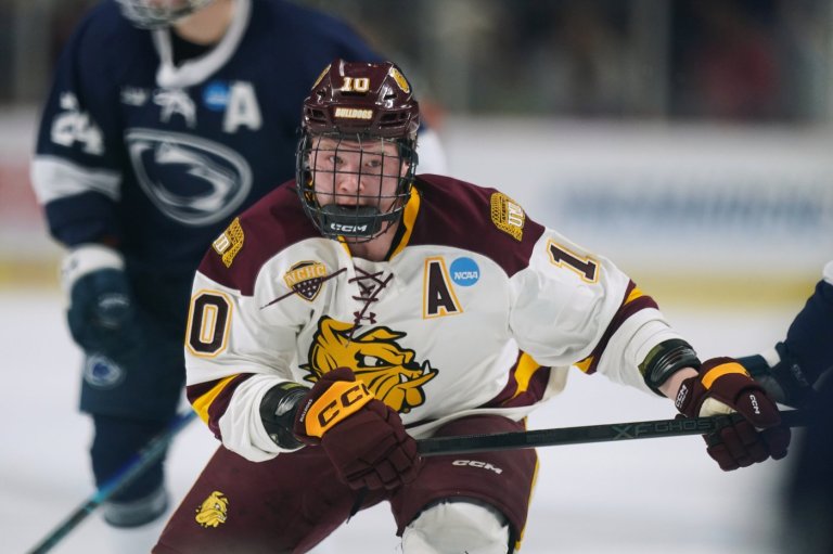 Minnesota Duluth forward Max Plante wins the Hobey Baker Award | iNFOnews.ca