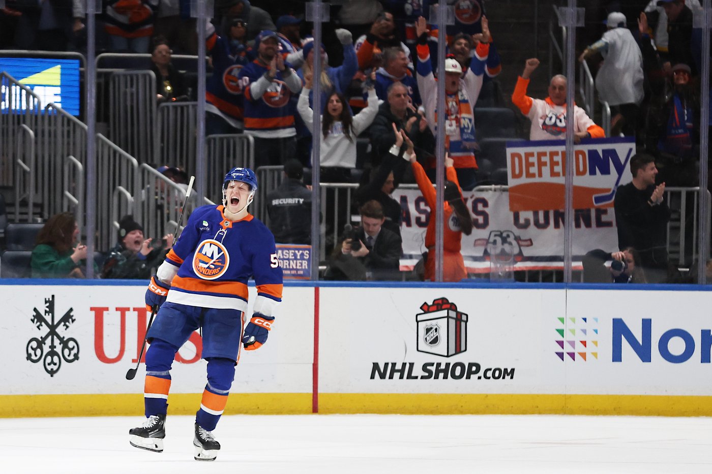 Barzal, Heineman lift Islanders past Lightning 3-2 in shootout | iNFOnews.ca