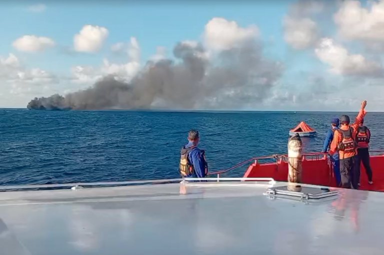 Crews work to rescue more passengers from burning ferry near Bali, Indonesia | iNFOnews.ca