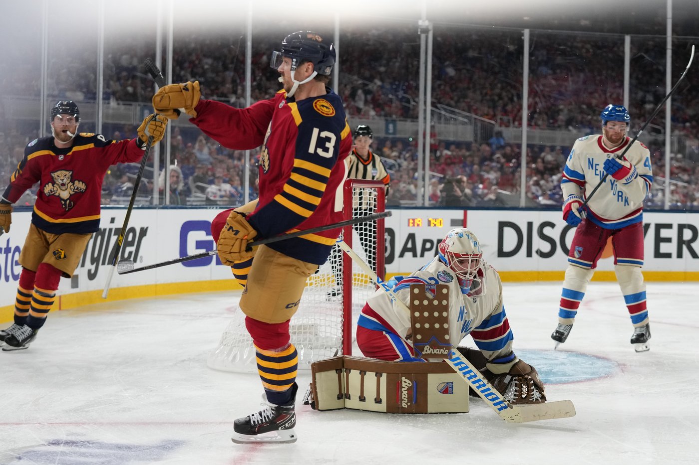 Rangers beat Panthers 5-1 in first outdoor hockey game in Miami. Mika Zibanejad has hat trick | iNFOnews.ca