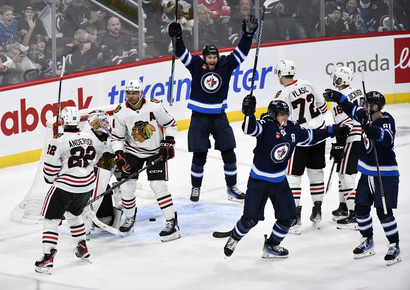 Scheifele scores late in third, adds OT winner in Jets' 2-1 win over Blackhawks | iNFOnews.ca