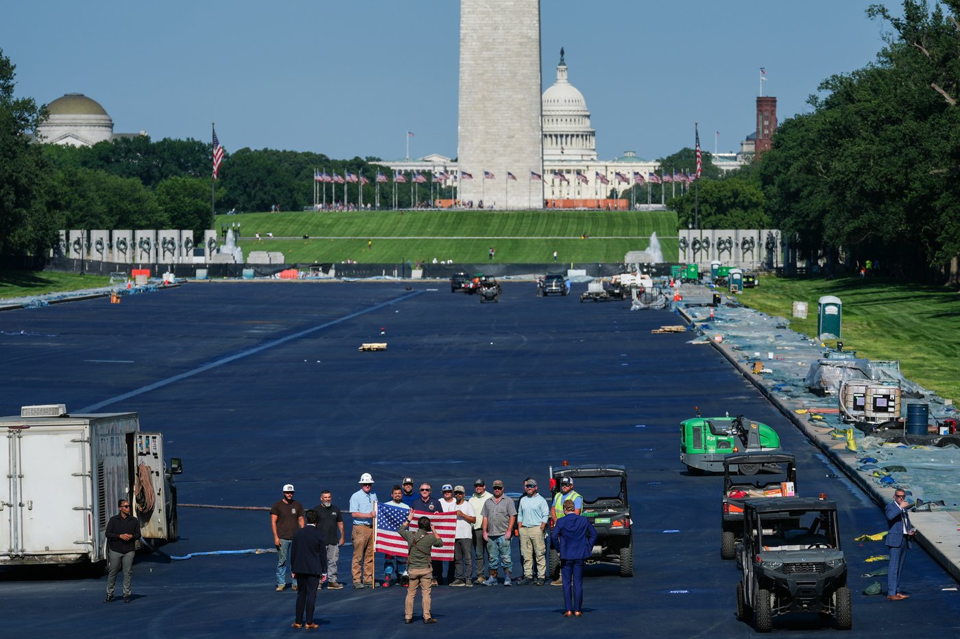 Water begins refilling Reflecting Pool after Trump's renovation to repaint it 'American flag blue' | iNFOnews.ca Water begins refilling Reflecting Pool after Trump's renovation to repaint it 'American flag blue' | iNFOnews.ca