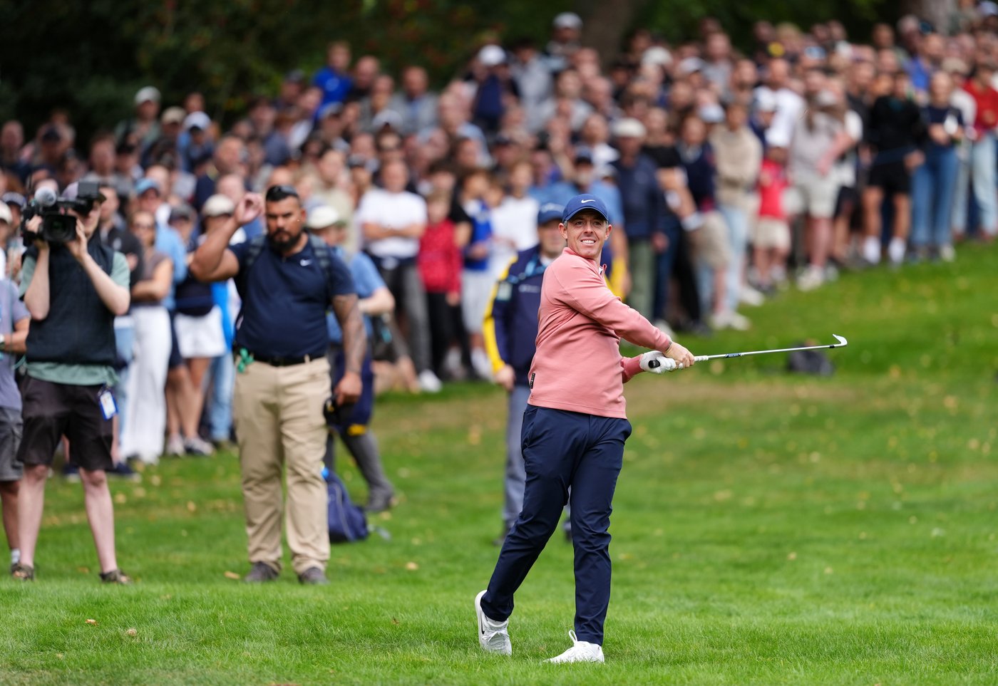 McIlroy produces big finish with eagle at No. 18 to move into contention at BMW PGA Championship | iNFOnews.ca