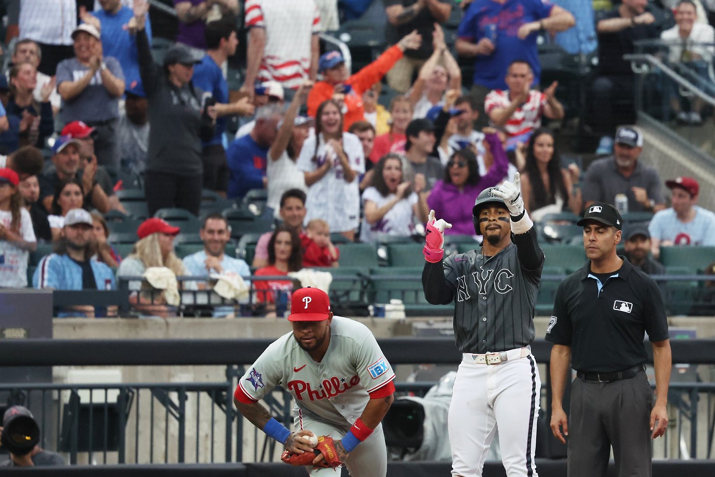 Triples by Lindor and Soto lead Mets past Phillies 6-2 to snap 7-game skid and give Green 1st win | iNFOnews.ca