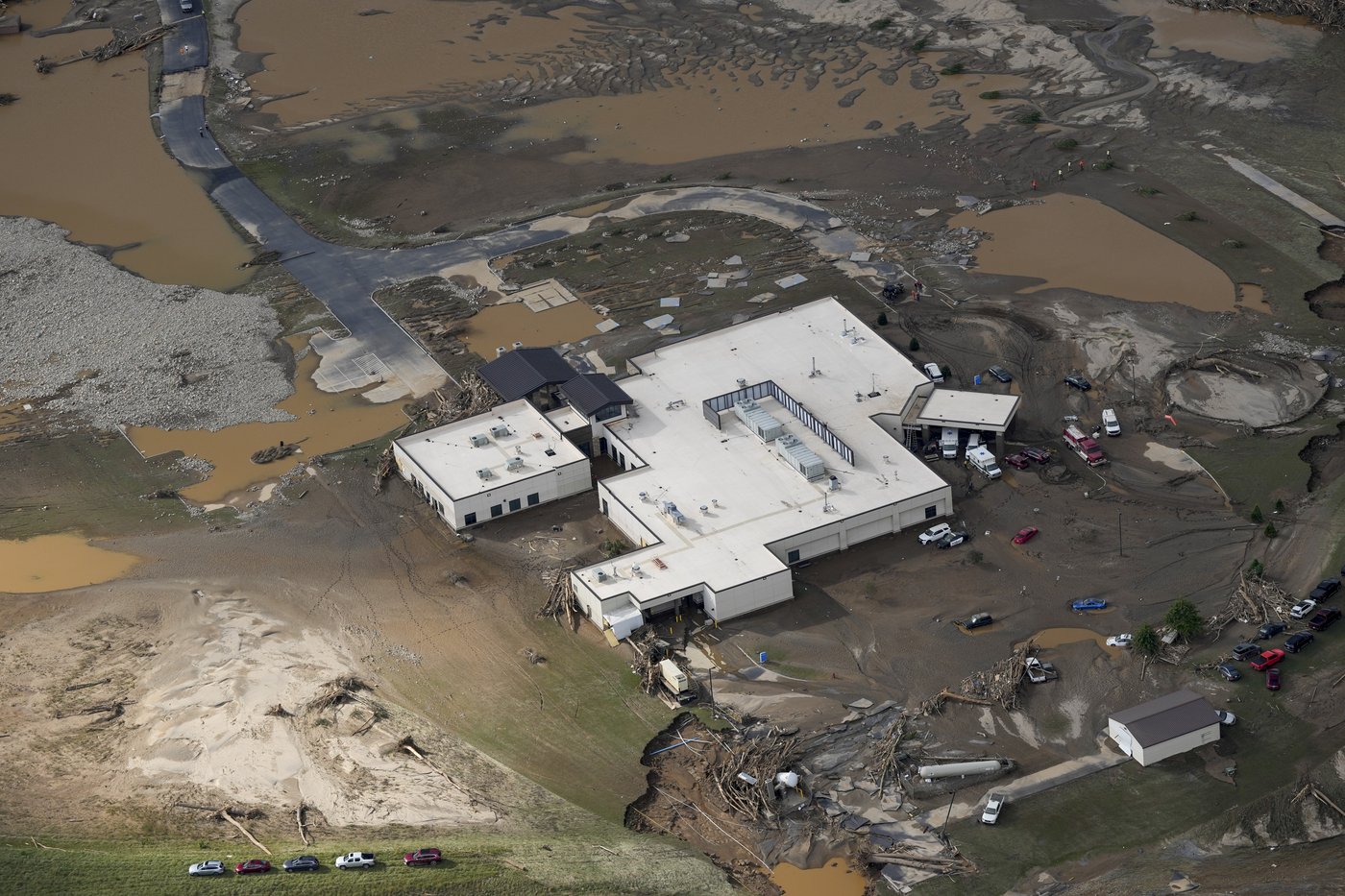 11 workers at a Tennessee factory were swept away in Hurricane Helene flooding. Only 5 were rescued | iNFOnews.ca
