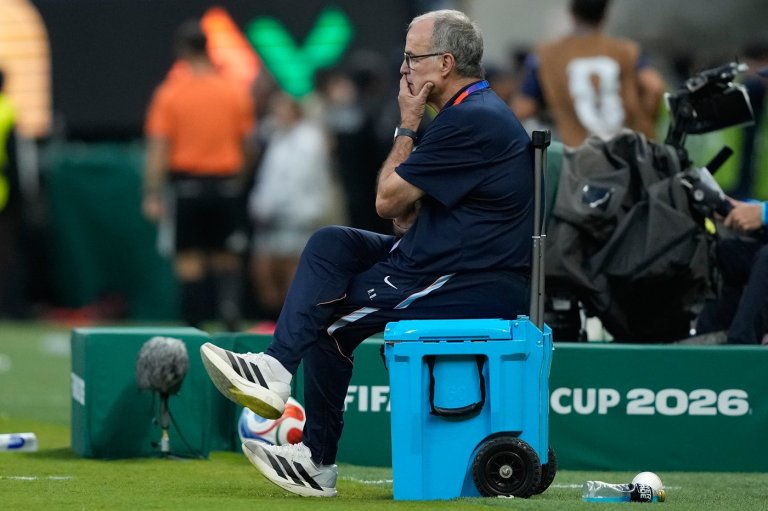 Bielsa takes responsibility for Uruguay's debacle, says he left nothing good for Uruguayan soccer | iNFOnews.ca