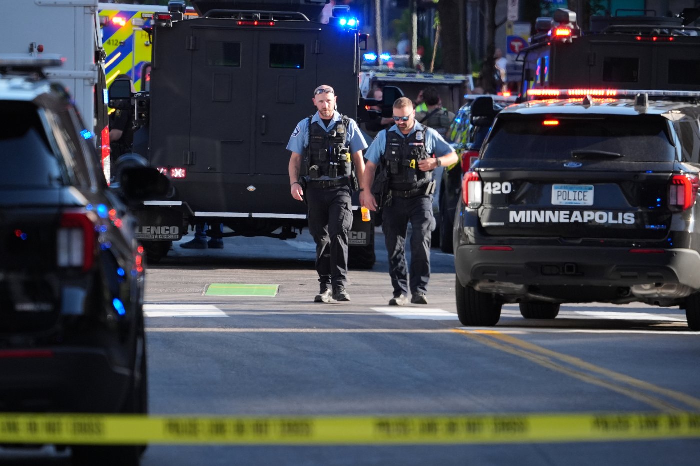 Investigators scour scene of Minneapolis shooting that left 3 dead, including suspect | iNFOnews.ca Investigators scour scene of Minneapolis shooting that left 3 dead, including suspect | iNFOnews.ca