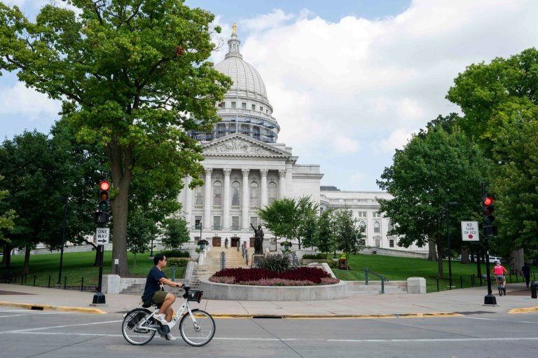Wisconsin lawmakers take a shot at joining the ranks of states allowing online sports betting | iNFOnews.ca