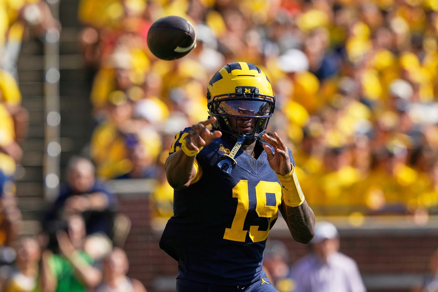 Bryce Underwood and Justice Haynes lead No. 20 Michigan to 24-10 win over Wisconsin | iNFOnews.ca