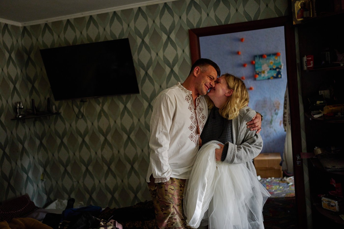 A Russian strike tore apart a couple's home on the eve of their wedding. They still got married | iNFOnews.ca A Russian strike tore apart a couple's home on the eve of their wedding. They still got married | iNFOnews.ca