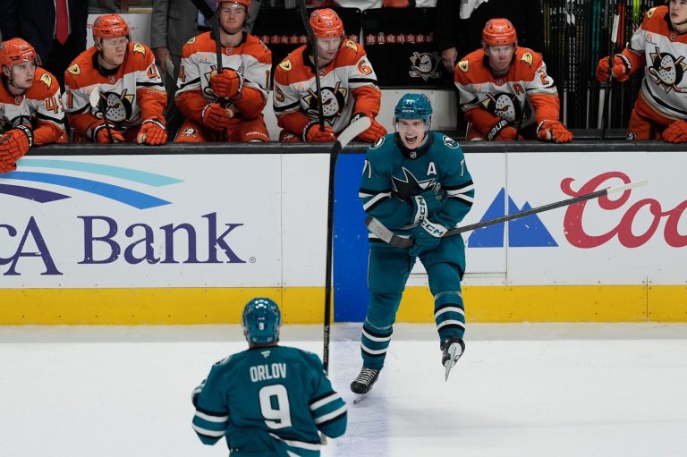Celebrini ties it late then sets up Wennberg's winner as the Sharks beat the Ducks 4-3 | iNFOnews.ca