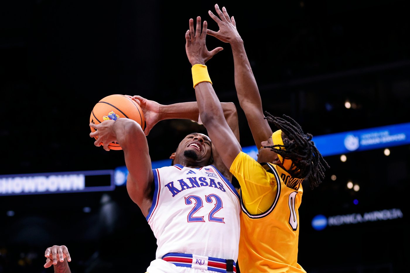 Darryn Peterson scores 17 in return from injury, No. 21 Kansas beats rival Missouri 80-60 | iNFOnews.ca