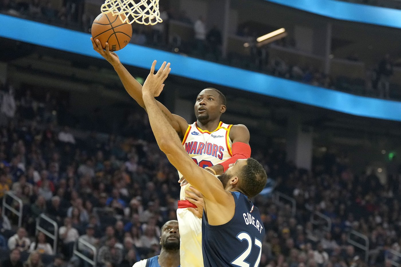 Stephen Curry scores 30 and dishes out eight assists as Warriors beat Timberwolves 114-106 | iNFOnews.ca