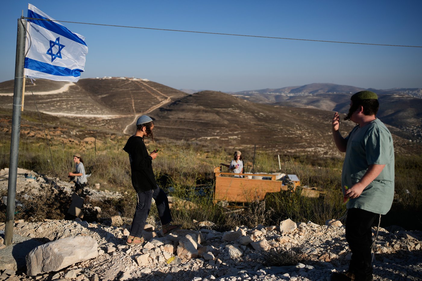 Israeli settlers, some armed, celebrate a new synagogue in the occupied West Bank, in photos | iNFOnews.ca