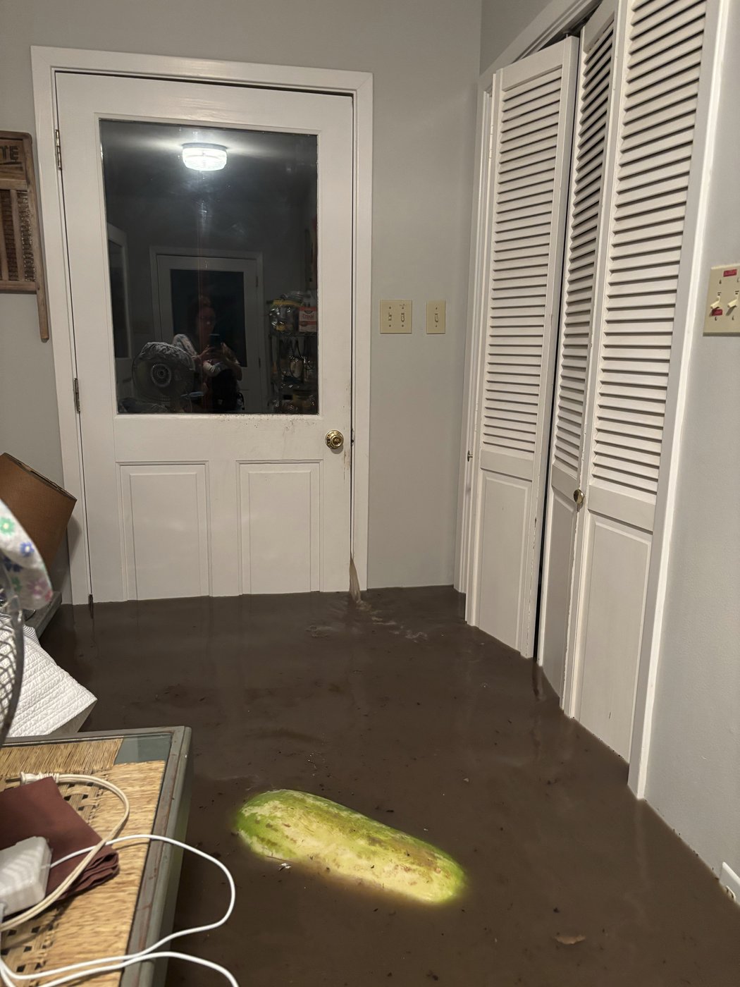 A Texas family clung to life on their roof, capturing the terrifying flooding in photos and video | iNFOnews.ca