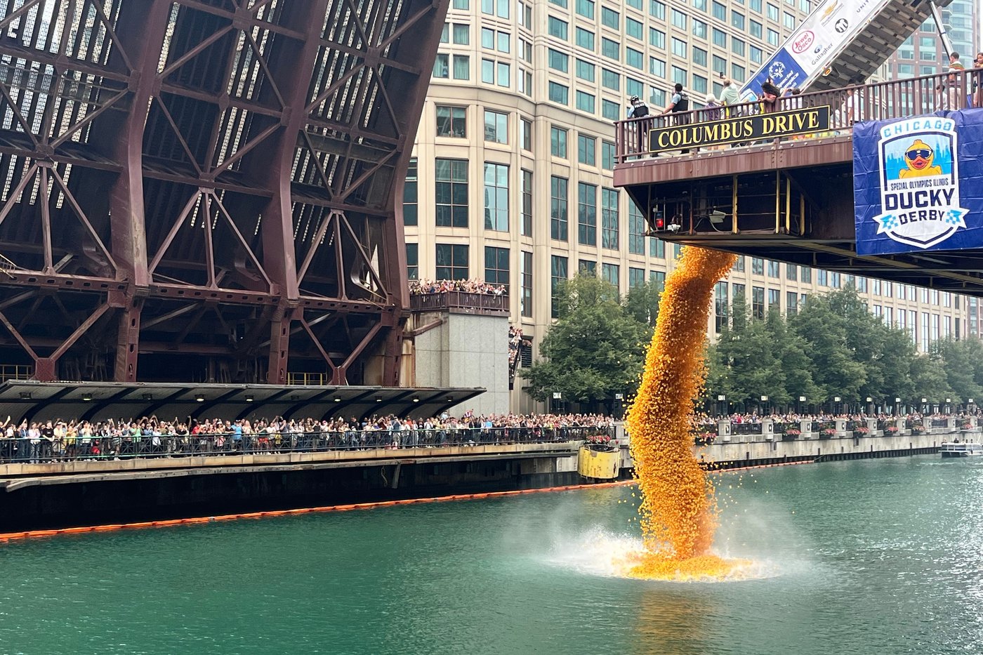 Rubber ducks by the thousands splash into Chicago River for annual Special Olympics fundraiser | iNFOnews.ca
