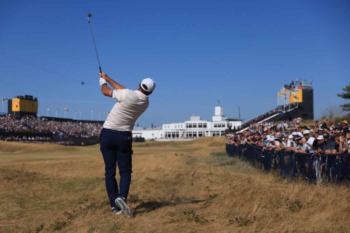 Scottie Scheffler gets bad bounces and a big break. It adds to a close call at British Open | iNFOnews.ca