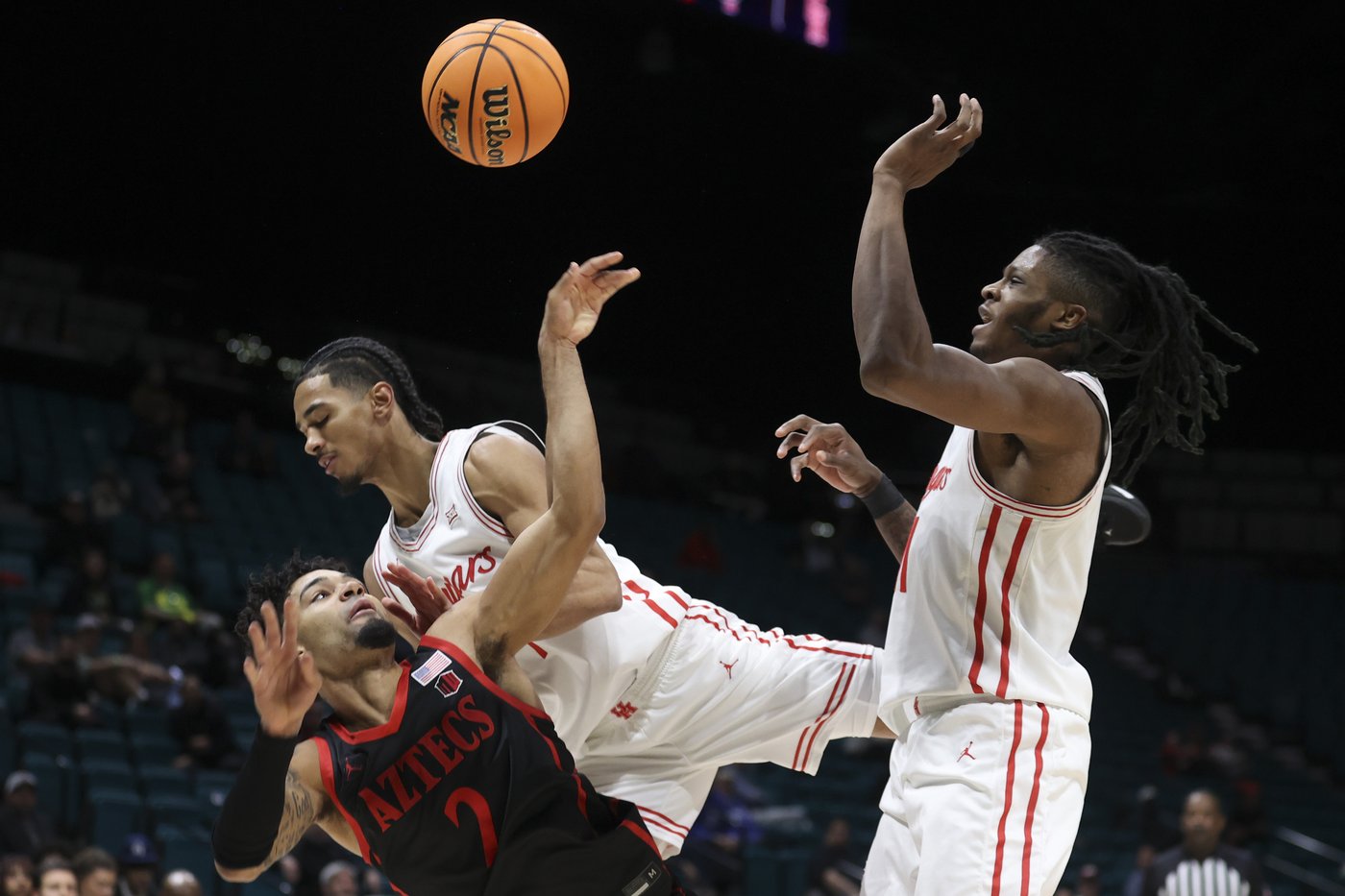 San Diego State edges No. 6 Houston 73-70 in overtime to finish 3rd in Players Era tournament | iNFOnews.ca