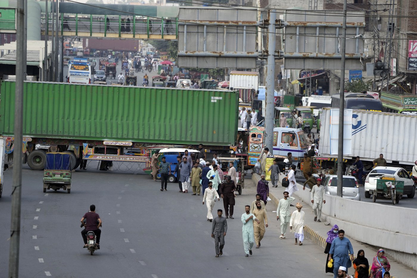 Militants kill 6 Pakistani soldiers in a shootout | iNFOnews.ca Militants kill 6 Pakistani soldiers in a shootout | iNFOnews.ca