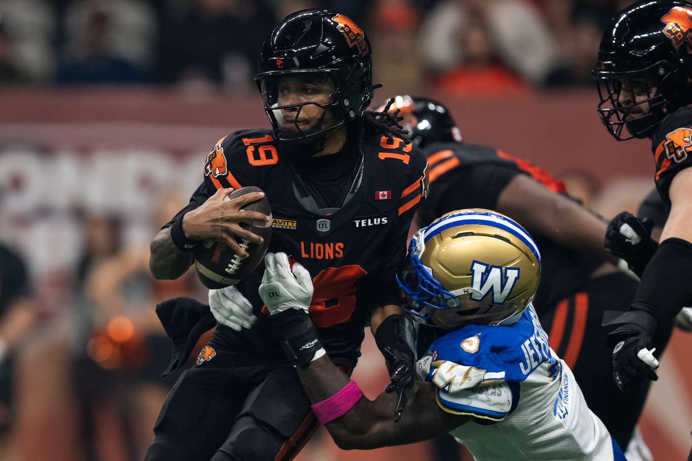 Winnipeg Blue Bombers beat B.C. Lions 34-10, clinch playoff spot | iNFOnews.ca Winnipeg Blue Bombers beat B.C. Lions 34-10, clinch playoff spot | iNFOnews.ca