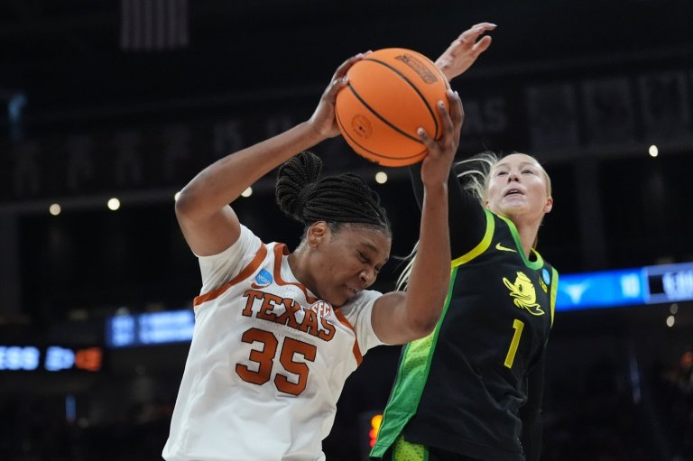 Booker's March Madness moment is career high 40 as No. 1 Texas rolls over Oregon 100-58 to Sweet 16 | iNFOnews.ca