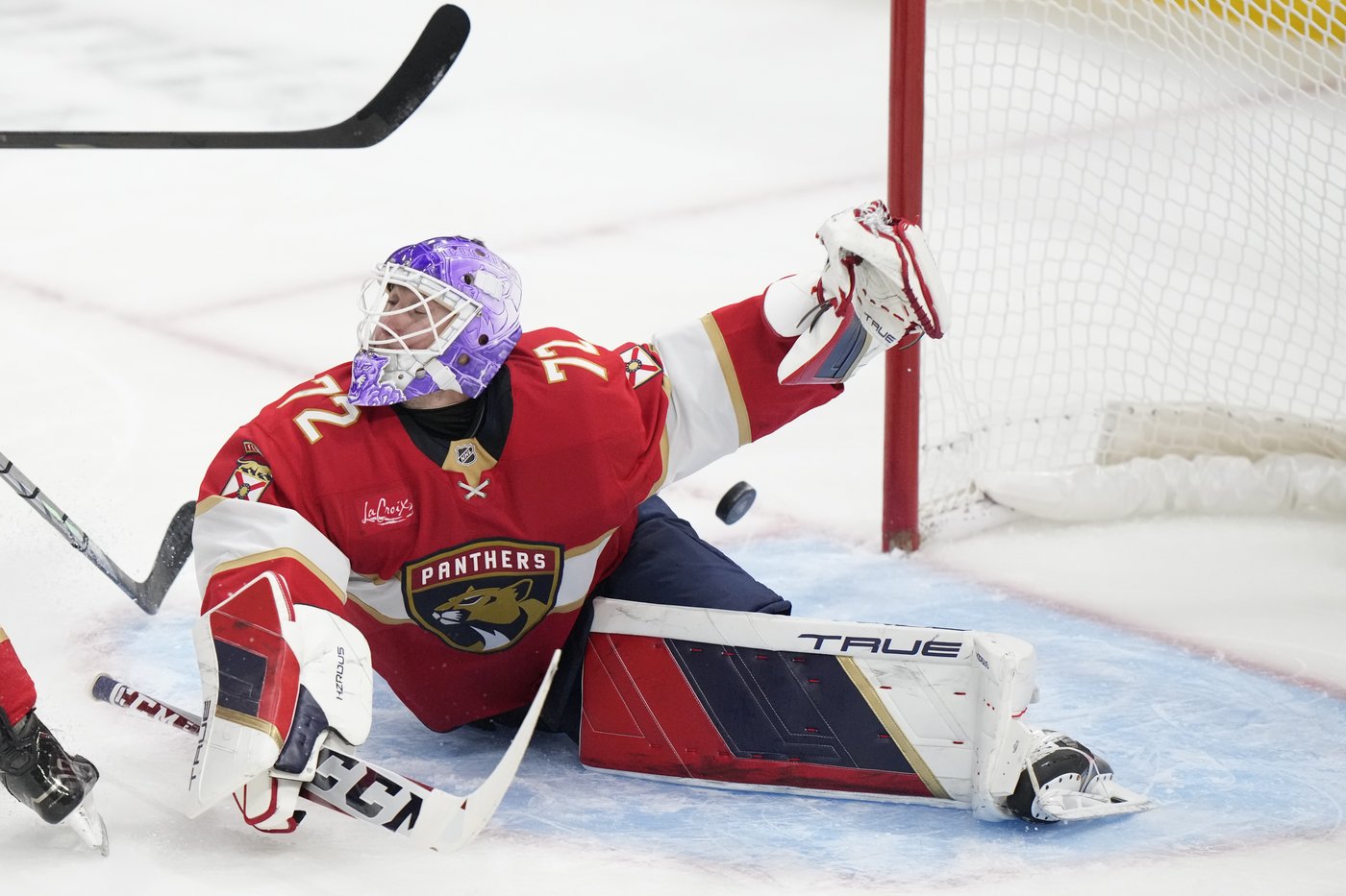 Rodrigues gets deciding goal in shootout as Panthers beat Flyers 4-3 for 7th straight win | iNFOnews.ca