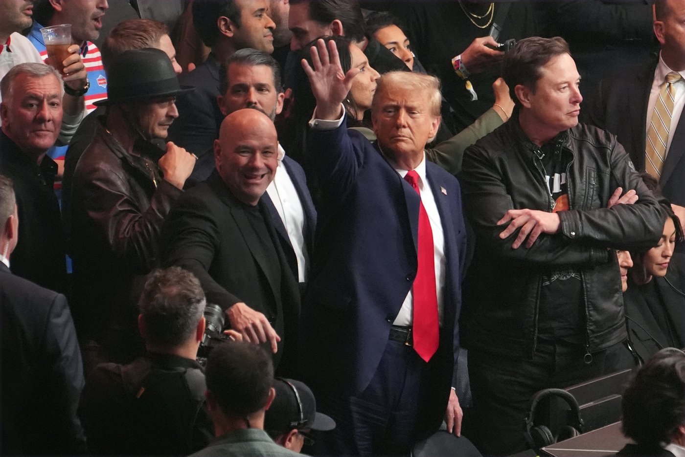 Jon Jones sends Stipe Miocic into retirement with decisive UFC heavyweight win in front of Trump | iNFOnews.ca Jon Jones sends Stipe Miocic into retirement with decisive UFC heavyweight win in front of Trump | iNFOnews.ca