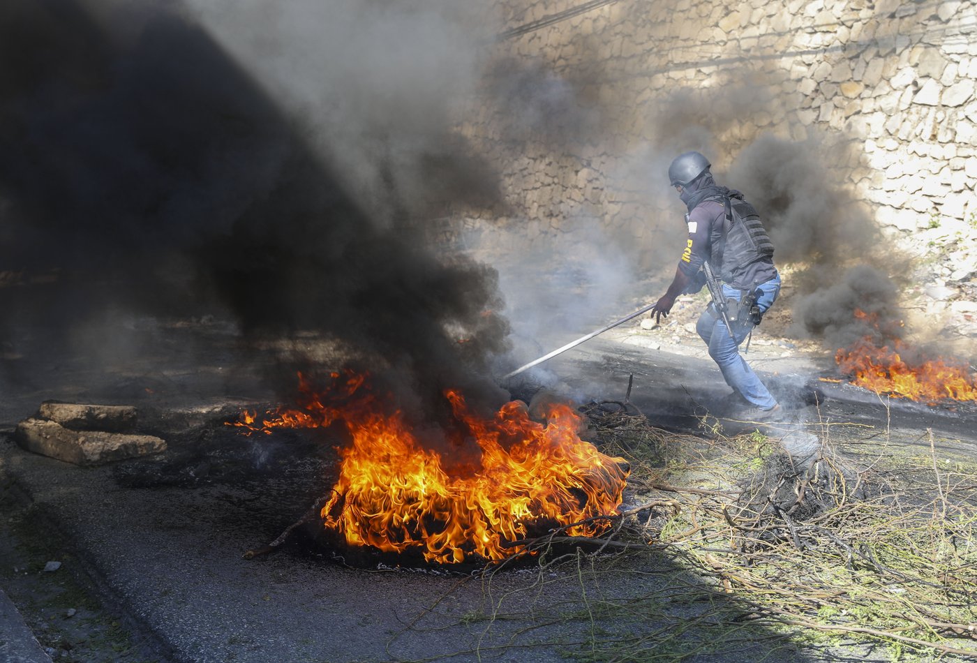 Residents in Haiti's capital stand with police in a battle to repel the latest gang attack | iNFOnews.ca Residents in Haiti's capital stand with police in a battle to repel the latest gang attack | iNFOnews.ca