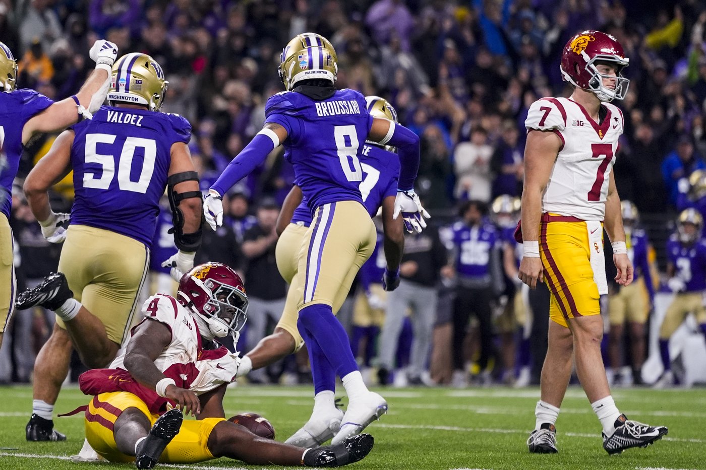 Washington stops USC twice in 4th quarter to preserve 26-21 victory | iNFOnews.ca Washington stops USC twice in 4th quarter to preserve 26-21 victory | iNFOnews.ca