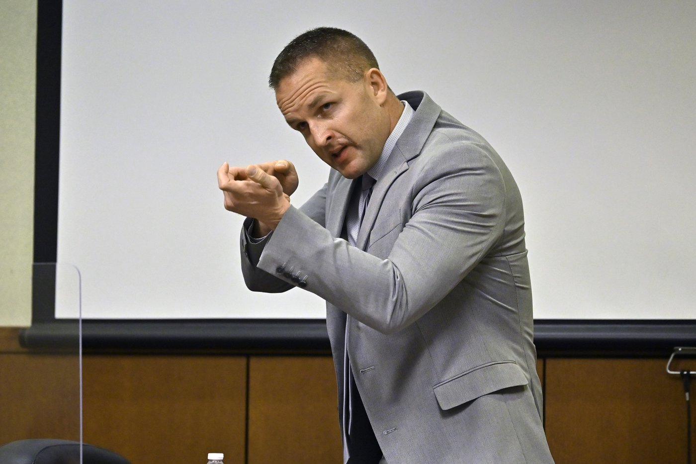 Former officer's shots were 'like a drive-by shooting' during Breonna Taylor raid, prosecutors say | iNFOnews.ca