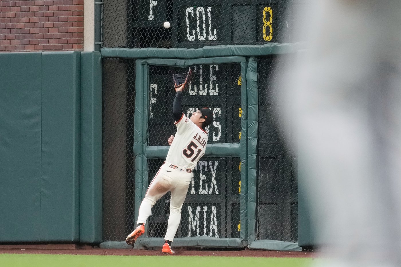 Devers, Bericoto homer in ninth inning, Giants rally past A's 2-1 | iNFOnews.ca