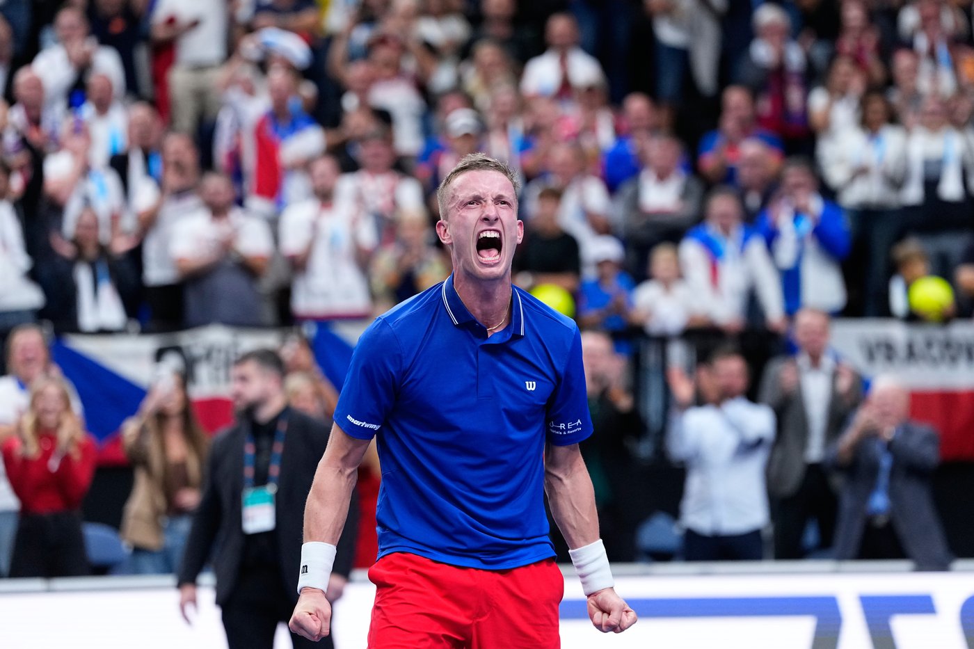 Shelton loses again in Davis Cup as Czechs defeat US to reach Final 8. Zverev wins for Germany | iNFOnews.ca
