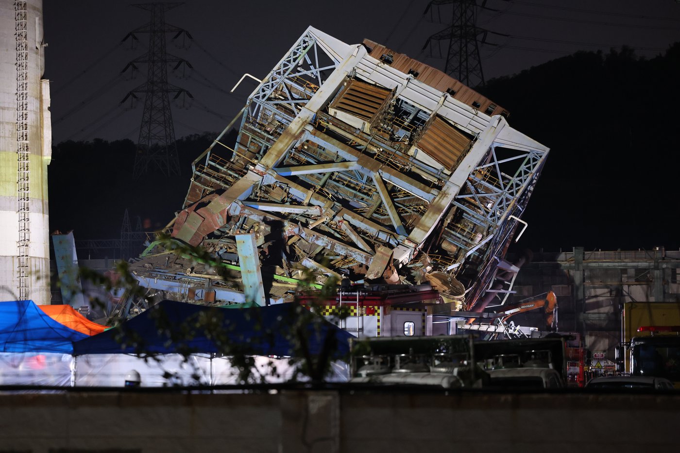 Collapse at retired South Korean power plant leaves at least 1 dead, 4 others presumed dead | iNFOnews.ca Collapse at retired South Korean power plant leaves at least 1 dead, 4 others presumed dead | iNFOnews.ca