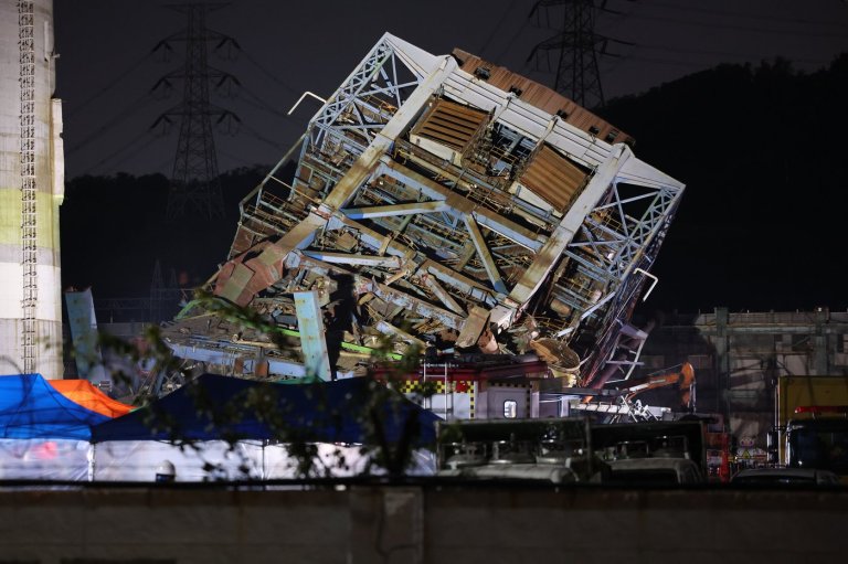 At least 1 dead, 6 trapped after structure collapses at decommissioned South Korean power plant | iNFOnews.ca