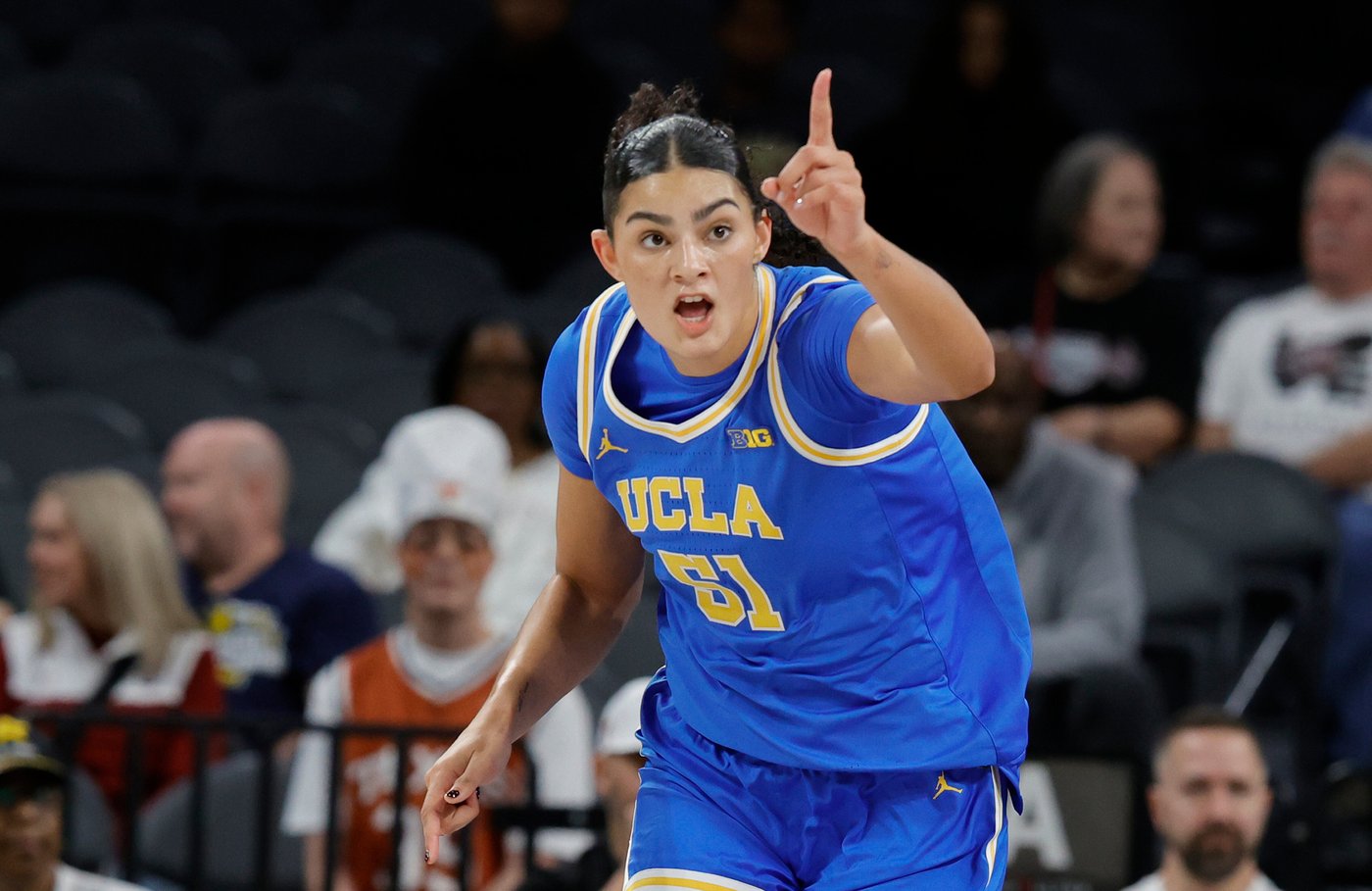 UCLA star Lauren Betts' status uncertain after sitting out win over Duke with arm injury | iNFOnews.ca