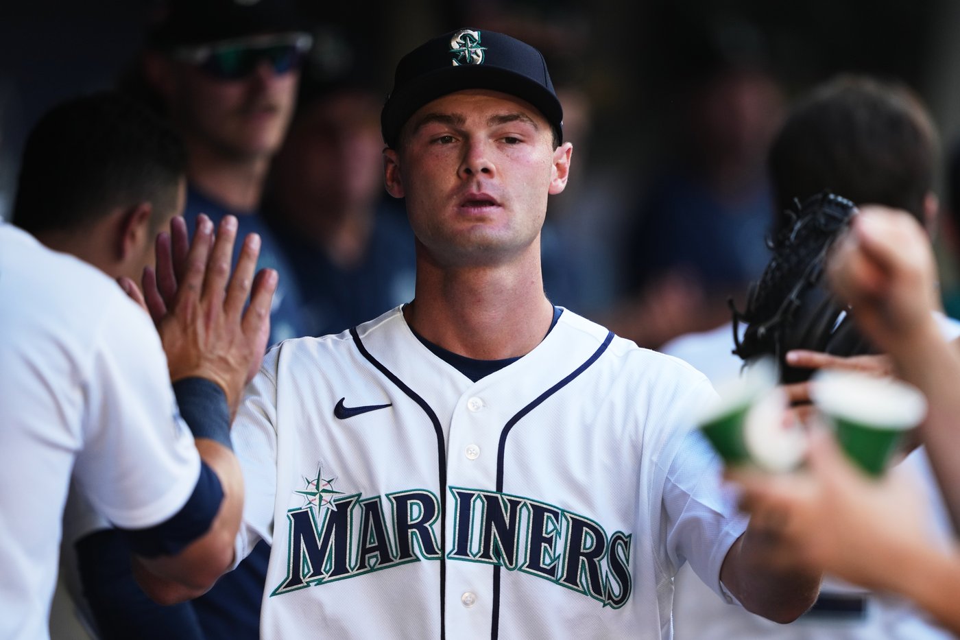 Mariners’ Kade Anderson signs autographs, takes it all in before impressing in big league debut | iNFOnews.ca