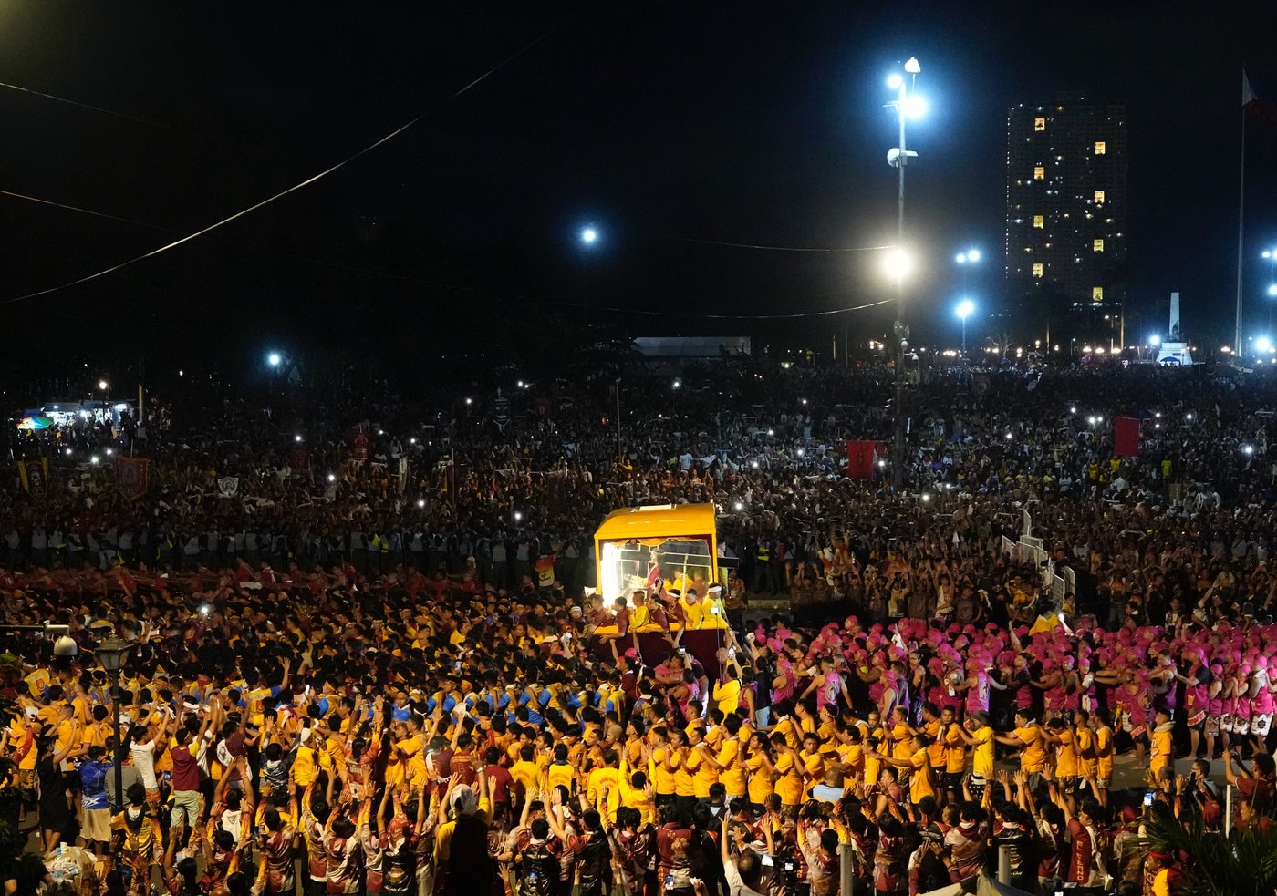 Filipino Catholics express outrage over corruption scandal during massive religious procession | iNFOnews.ca