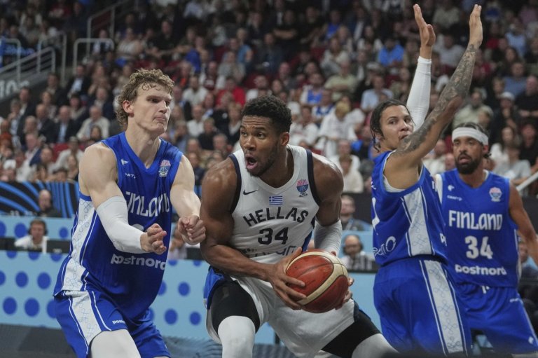 Giannis Antetokounmpo returns to Milwaukee Bucks practice after COVID-19 recovery | iNFOnews.ca