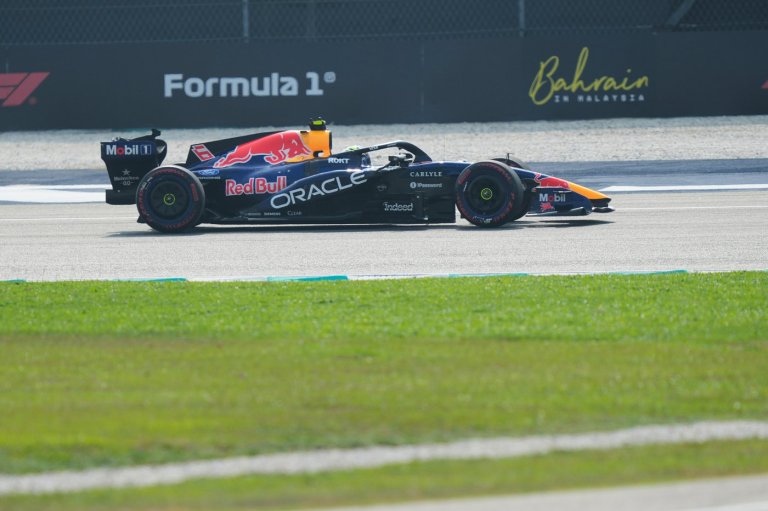 Verstappen takes his first pole position of the year at F1's Bahrain Grand Prix in Malaysia | iNFOnews.ca