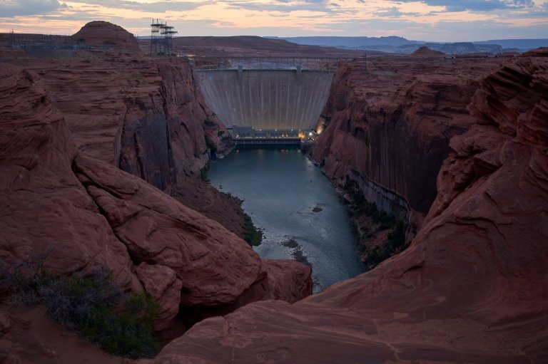 Federal officials announce water cuts as Colorado River supplies continue to plunge | iNFOnews.ca