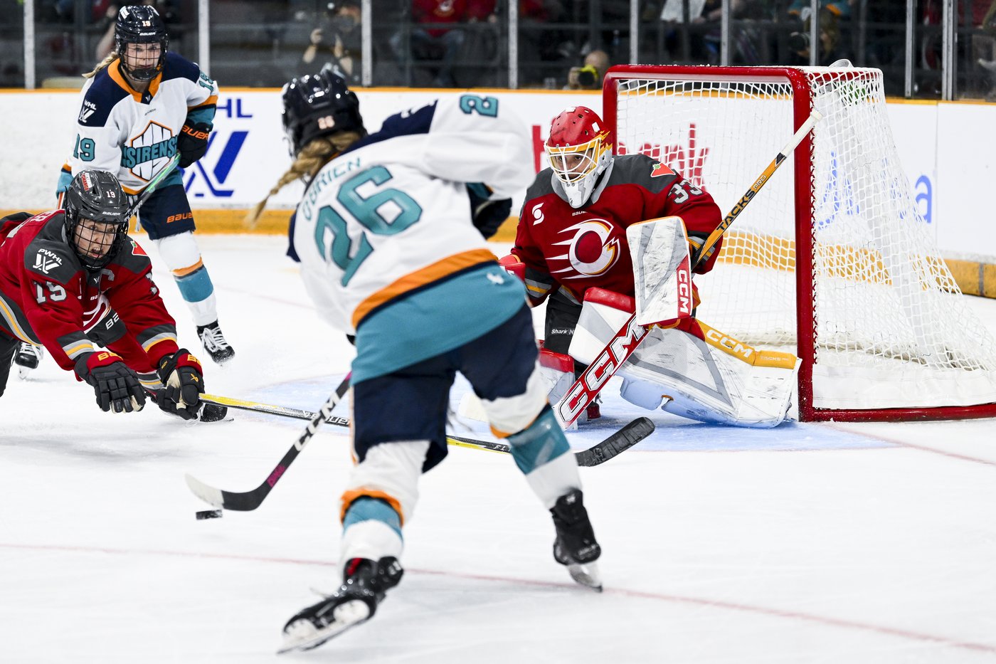 Philips stops 41 shots as Charge defeat Toronto Sceptres 3-0 to clinch playoff spot | iNFOnews.ca