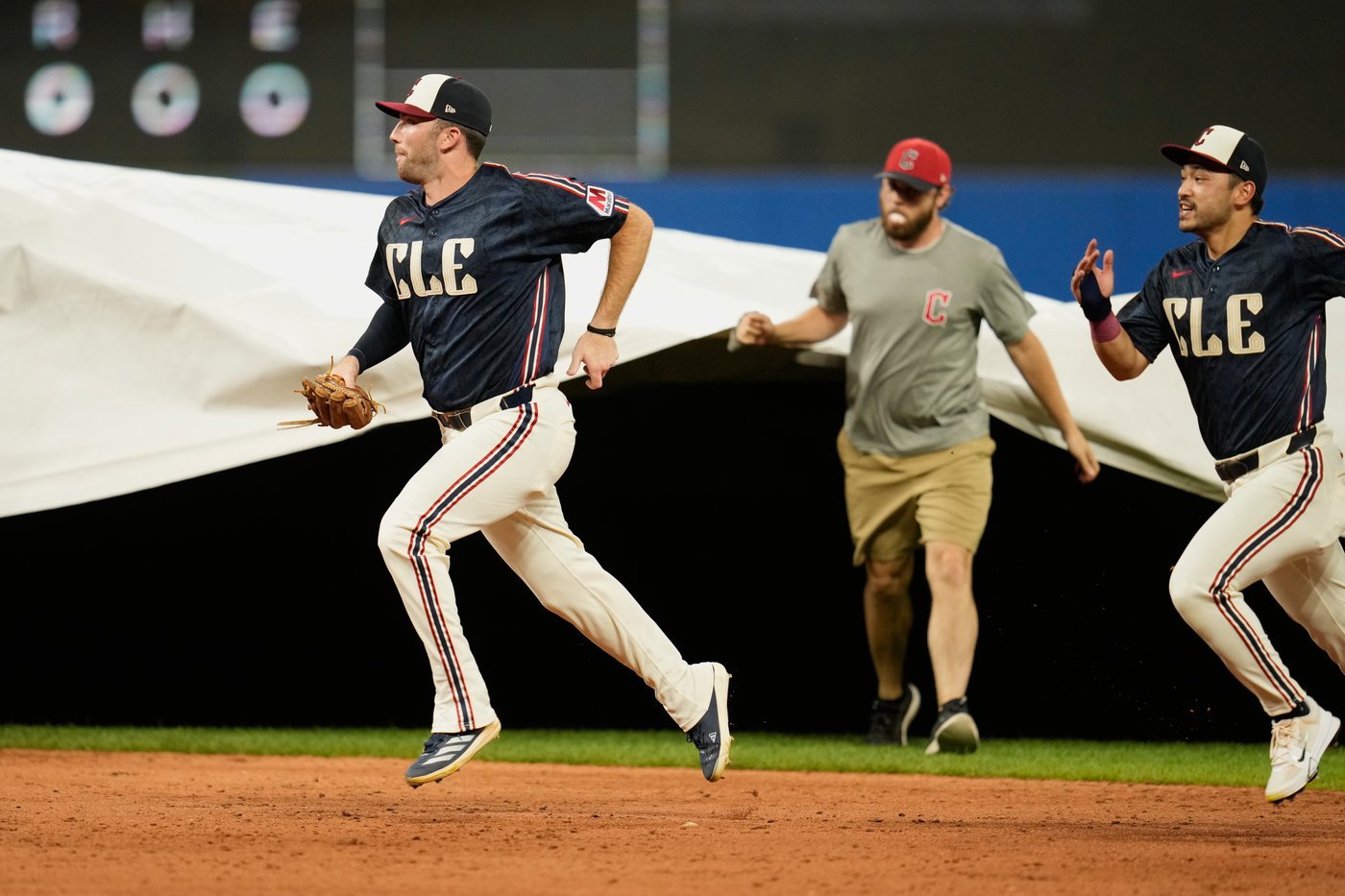 Khalil Watson's single in the 10th inning gives the Guardians a 4-3 win over the White Sox | iNFOnews.ca