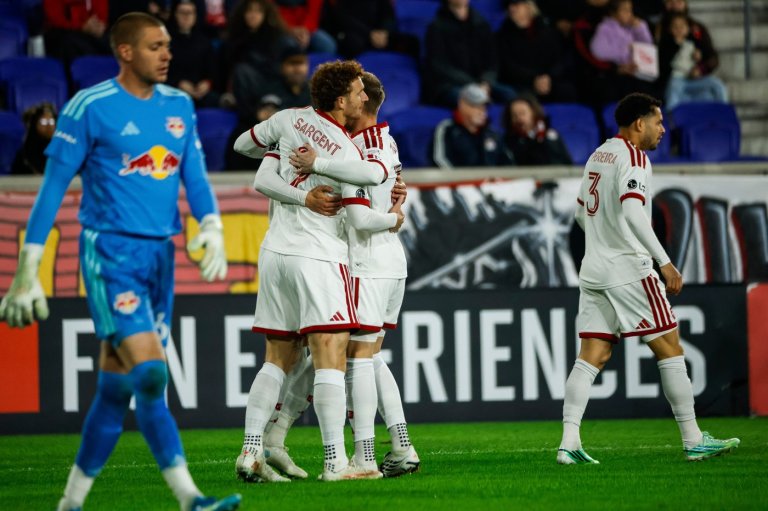 Dániel Sallói scores a goal, Gavran has 3 saves; Toronto beats Red Bulls 2-0 | iNFOnews.ca