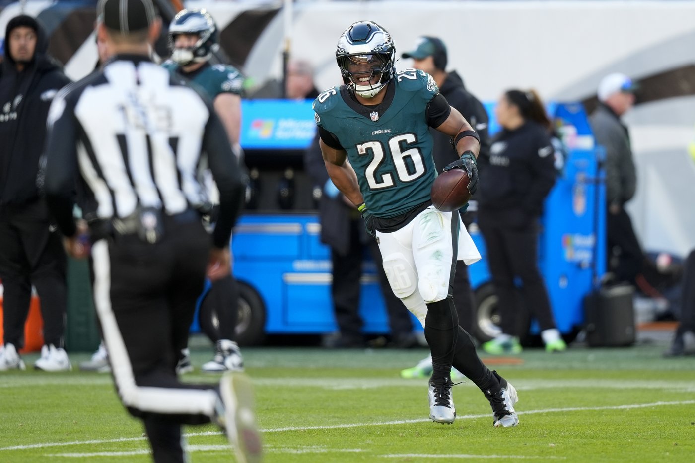 Barkley's brilliance helps Eagles beat Panthers 22-16 but pass game has Philly frustrated | iNFOnews.ca Barkley's brilliance helps Eagles beat Panthers 22-16 but pass game has Philly frustrated | iNFOnews.ca