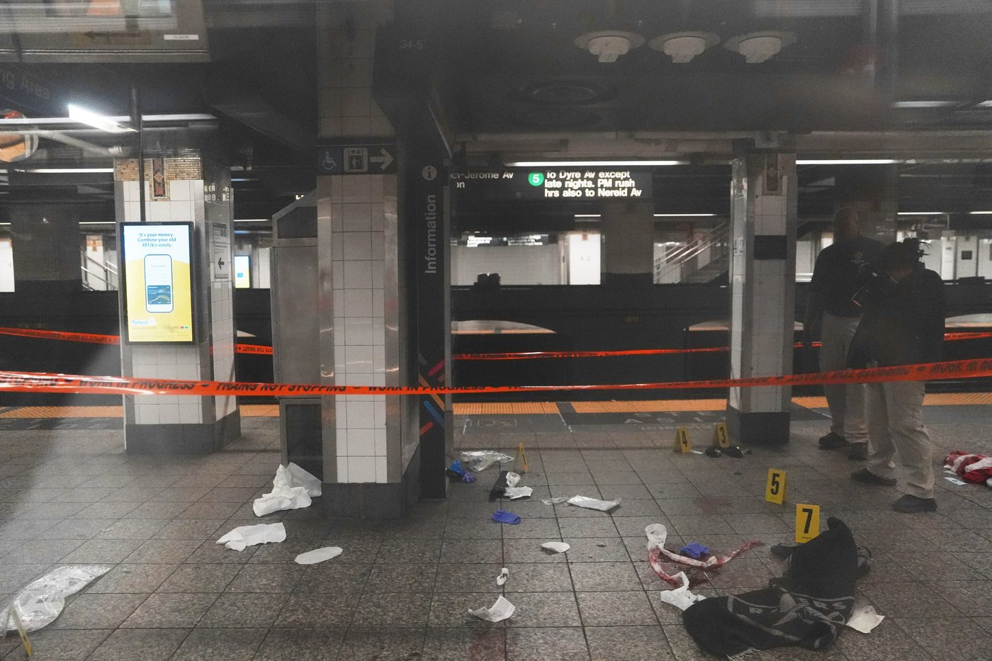 New York subway stabbings leave 3 hurt as police shoot and kill knife-wielding man, officials say | iNFOnews.ca