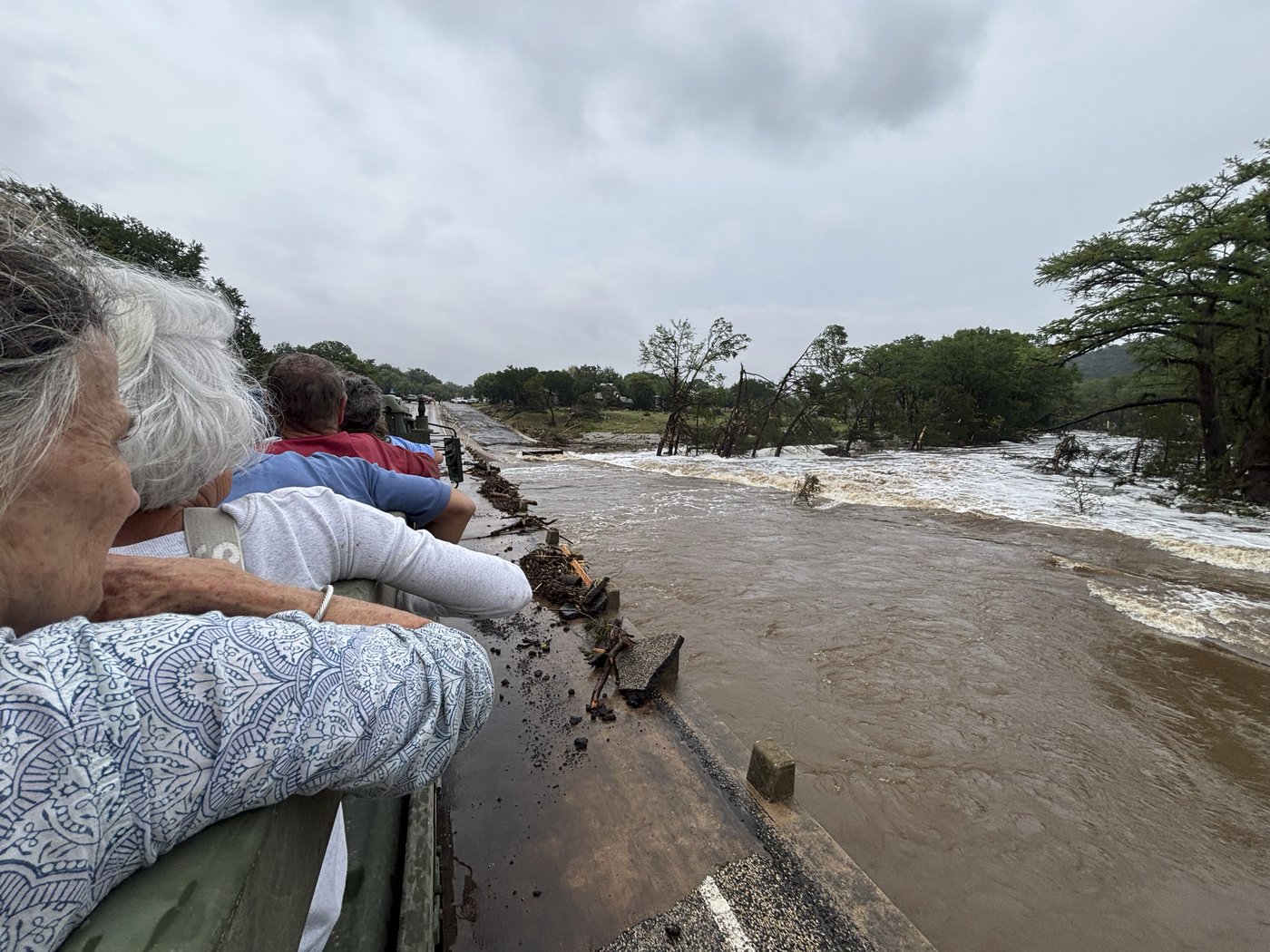 A Texas family clung to life on their roof, capturing the terrifying flooding in photos and video | iNFOnews.ca