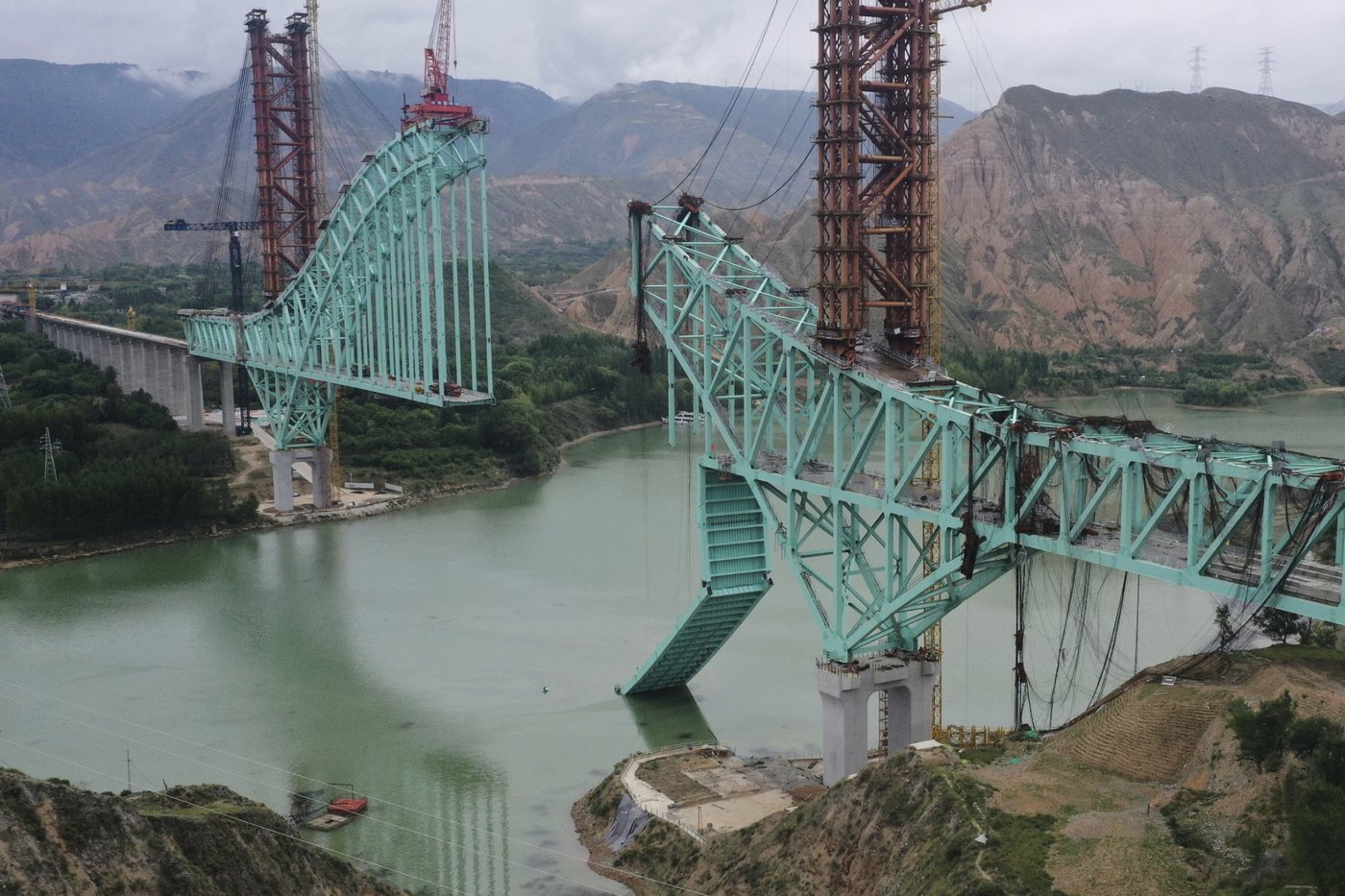 Chinese bridge collapse kills at least 12 construction workers | iNFOnews.ca
